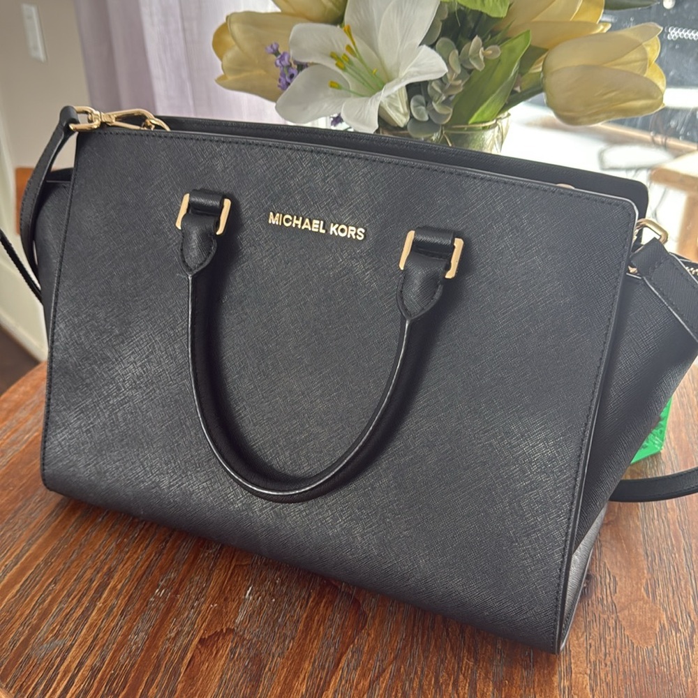 Like New. Michael Kors Black Leather Bag with Crossbody Strap Removable